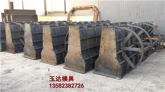 混凝土隔离墩模具表面平整无气泡 保定钢模具的独特优势